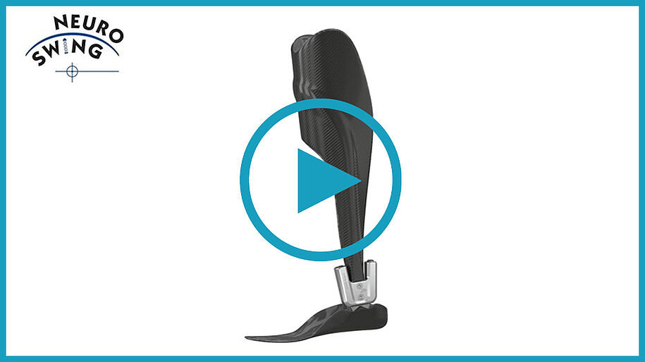 Video descrittivo sulla regolazione della leva dell’avampiede e della leva del retropiede e sulla struttura dell’ortesi. Mediante la regolazione della battuta dorsale dinamica con unità elastica precompressa intercambiabile con molle a tazza è possibile regolare successivamente la funzione della leva dell’avampiede di un’ortesi mediante forza elastica modificabile. L’applicazione principale di questo dispositivo ausiliario riguarda la debolezza del polpaccio paralisi della muscolatura del polpaccio flessori plantari muscolo gastrocnemio. La funzione principale di questa ortesi per sollevamento del piede ortesi per nervo peroneo stecca per sollevamento del piede stecca per nervo peroneo è la funzione della leva dell’avampiede. Qui è Illustrato sull’esempio di un’articolazione ortesica NEURO SWING. L’abbassamento dell’avampiede controllato può essere regolato mediante la forza elastica.